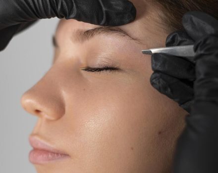 close-up-woman-getting-her-eyebrows-done